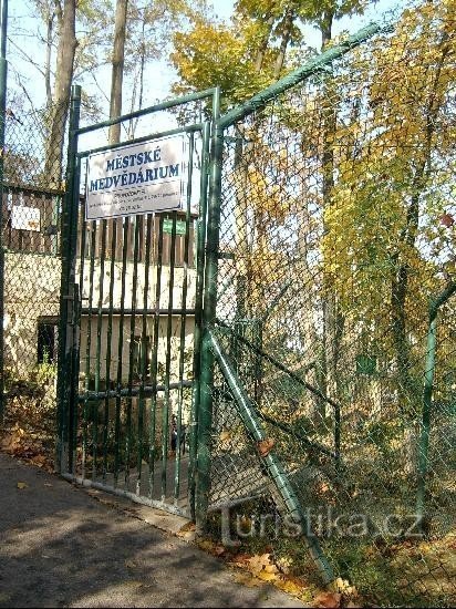 Beararium: in 2000 werd op de stadsberg in Beroun een unieke honing gebouwd