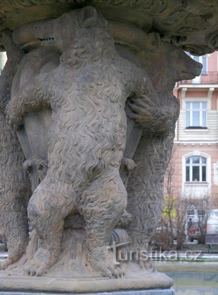 プラハのスミーホフにある熊の噴水