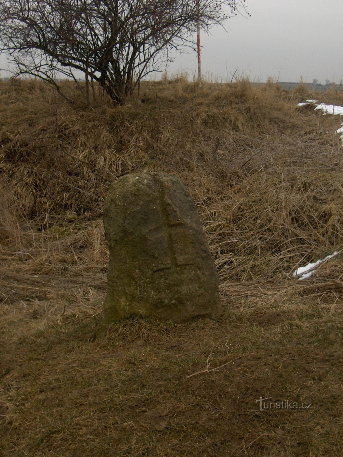 Menhir nära stenbron.