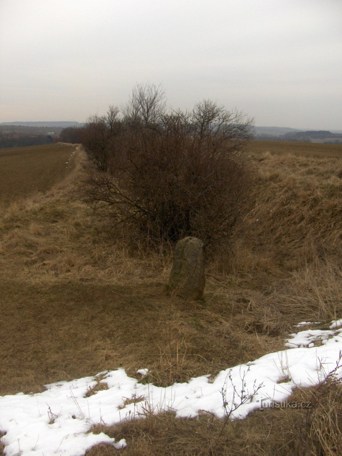 Menhir in der Nähe der Steinernen Brücke.