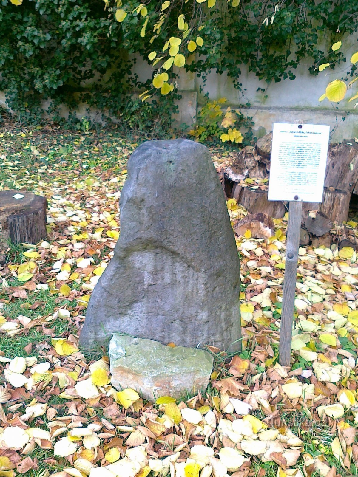 Menhir La Jeune Fille Maudite.