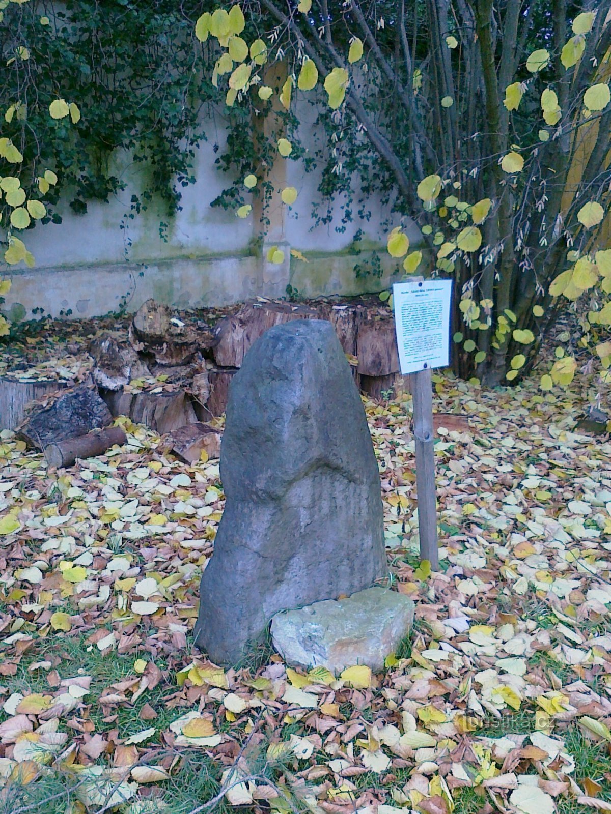 Menhir La Jeune Fille Maudite.