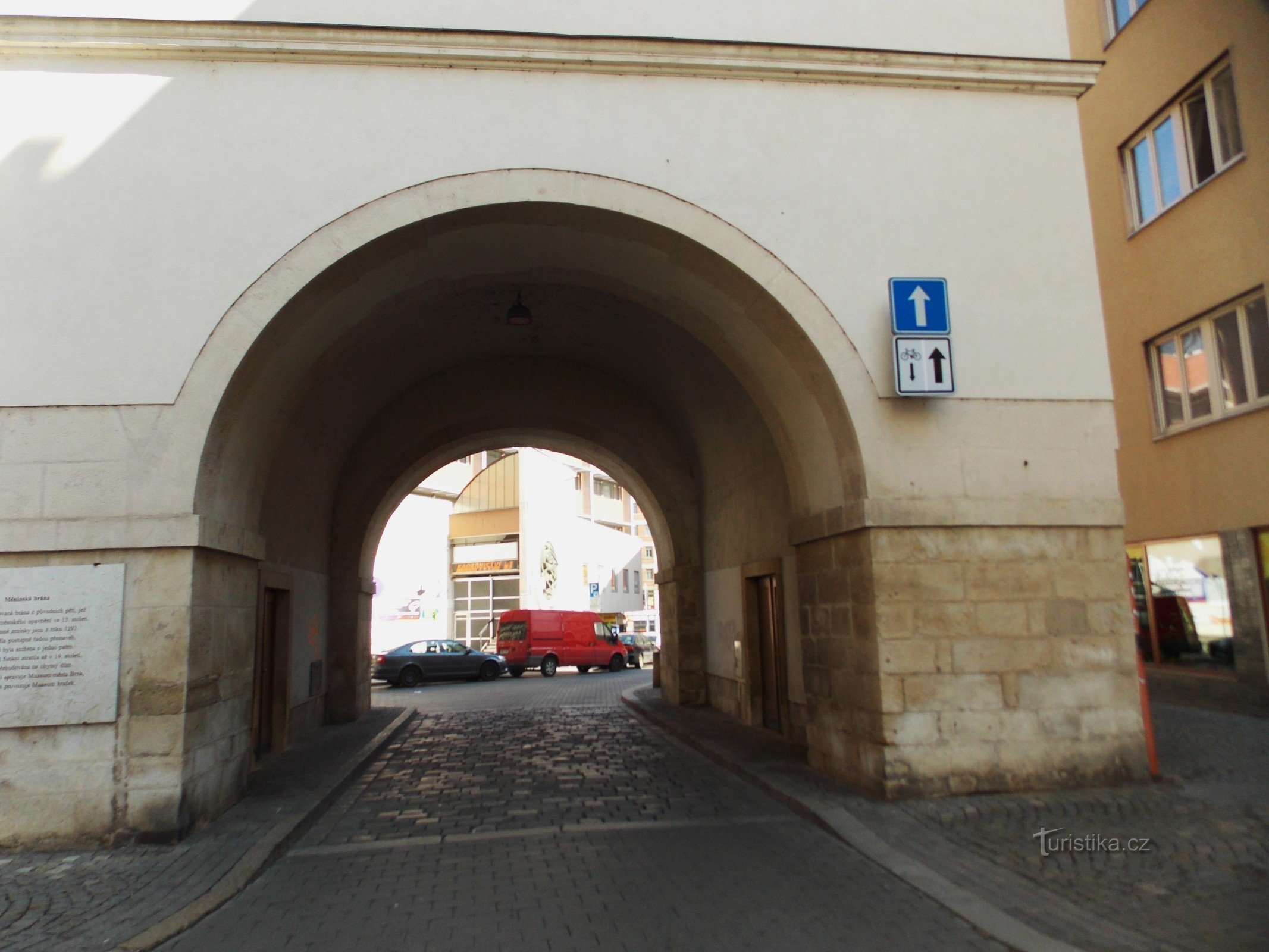 Puerta Měnín en el centro de Brno