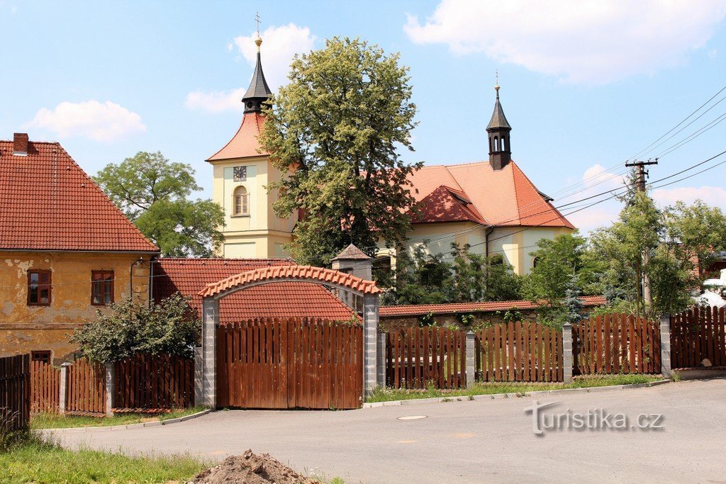 Merklín, kostel sv. Mikuláše pohled od jihu