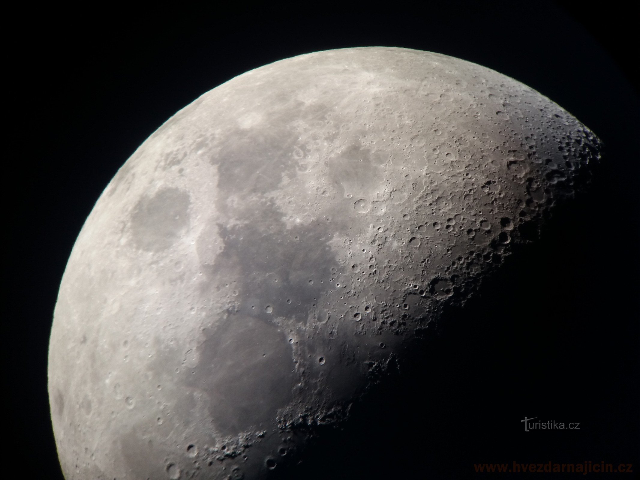 de maan vanuit onze telescoop