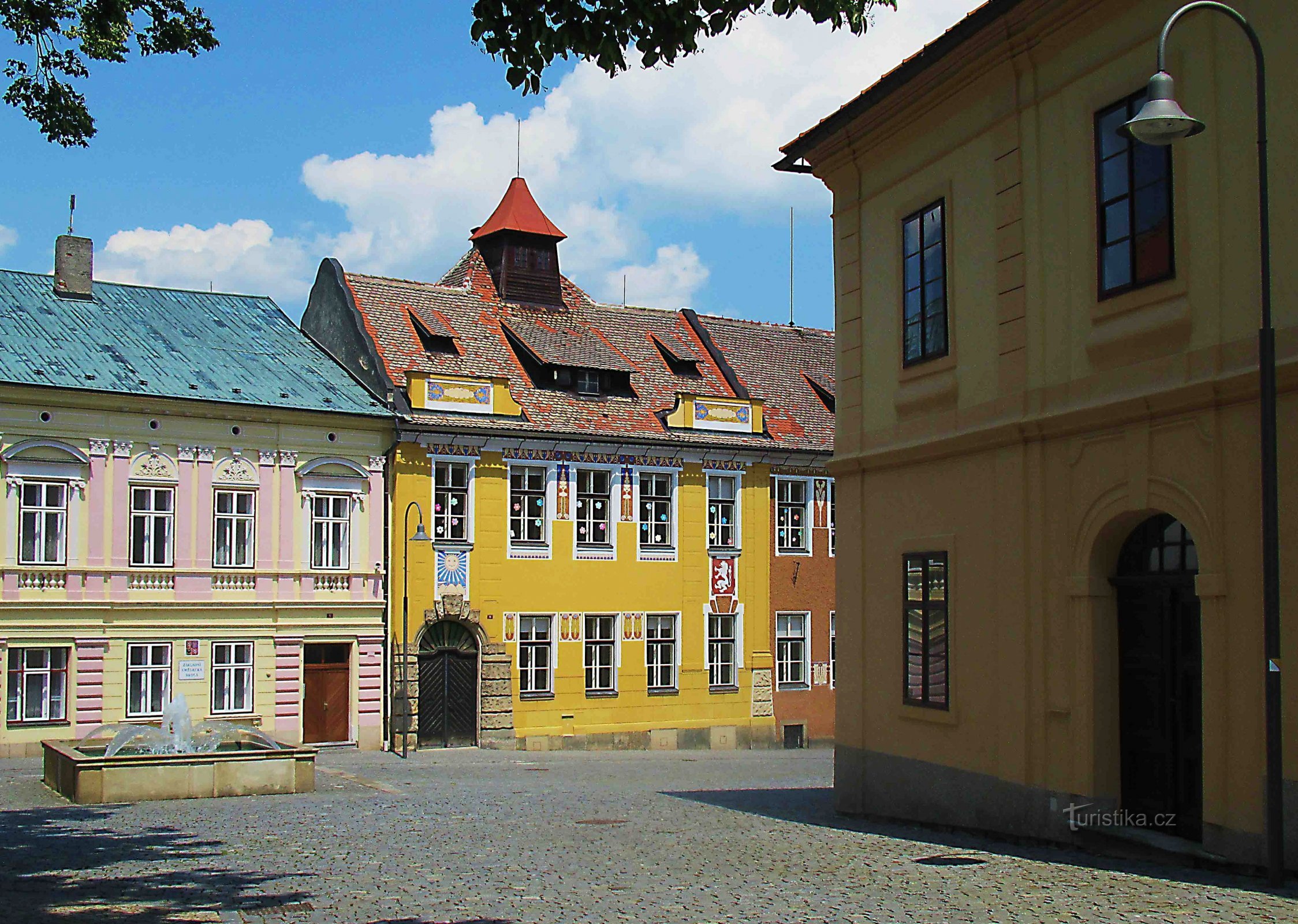 Städtische Schule - historisches Gebäude in Opočno