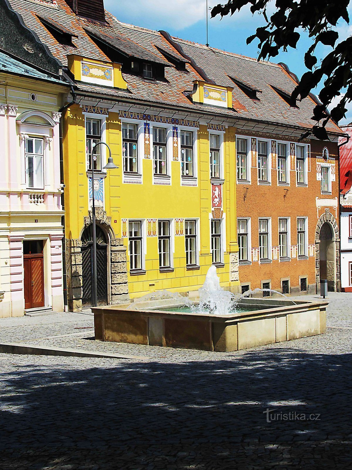 Gemeenteschool - historisch gebouw in Opočno