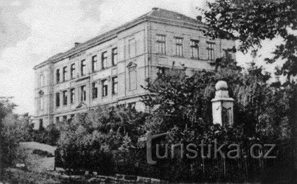 Kommuneskole i Bludov