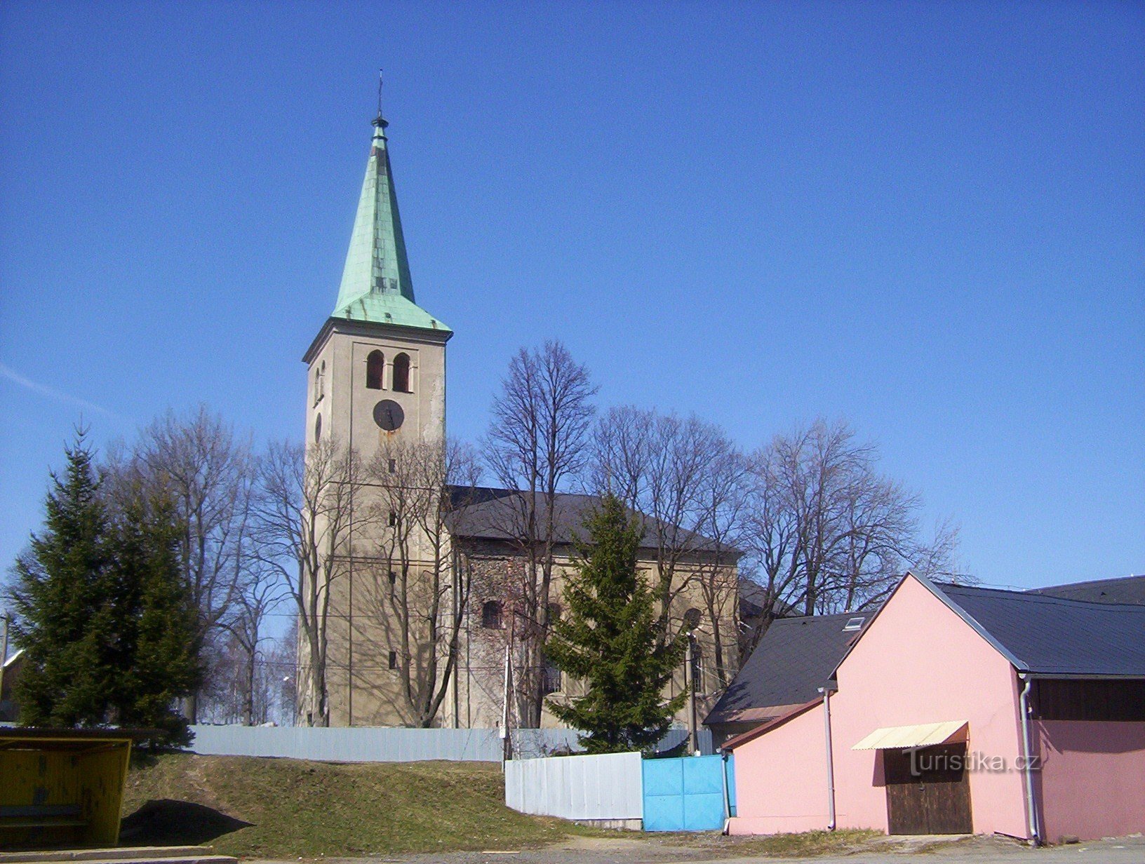 A cidade de Libavá-igreja paroquial da Ascensão de S. Cruzes-Foto: Ulrych Mir.