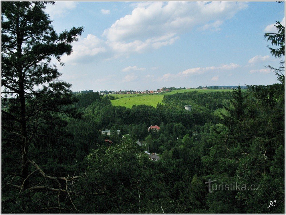 La ciudad de Seč desde lo alto de la roca