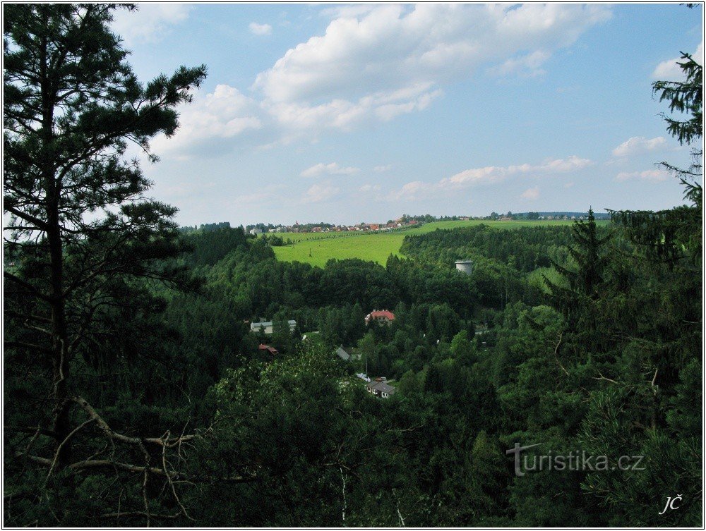 Die Stadt Seč vom obersten Felsen