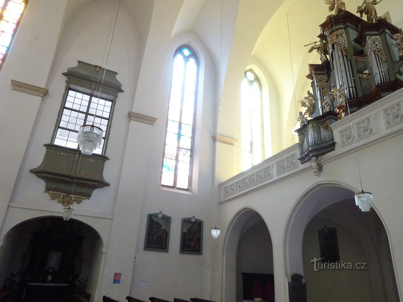 A cidade de Sobotka e a igreja do reitor de Santa Maria Madalena