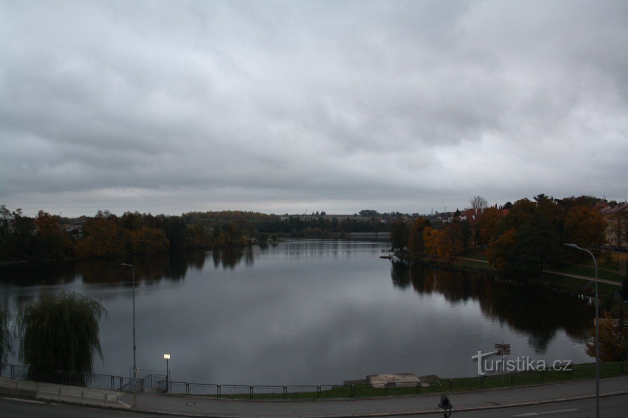 La ville de Tábor et le réservoir d'eau du Jordán