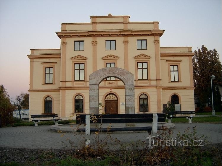 Centro cultural municipal e biblioteca 2