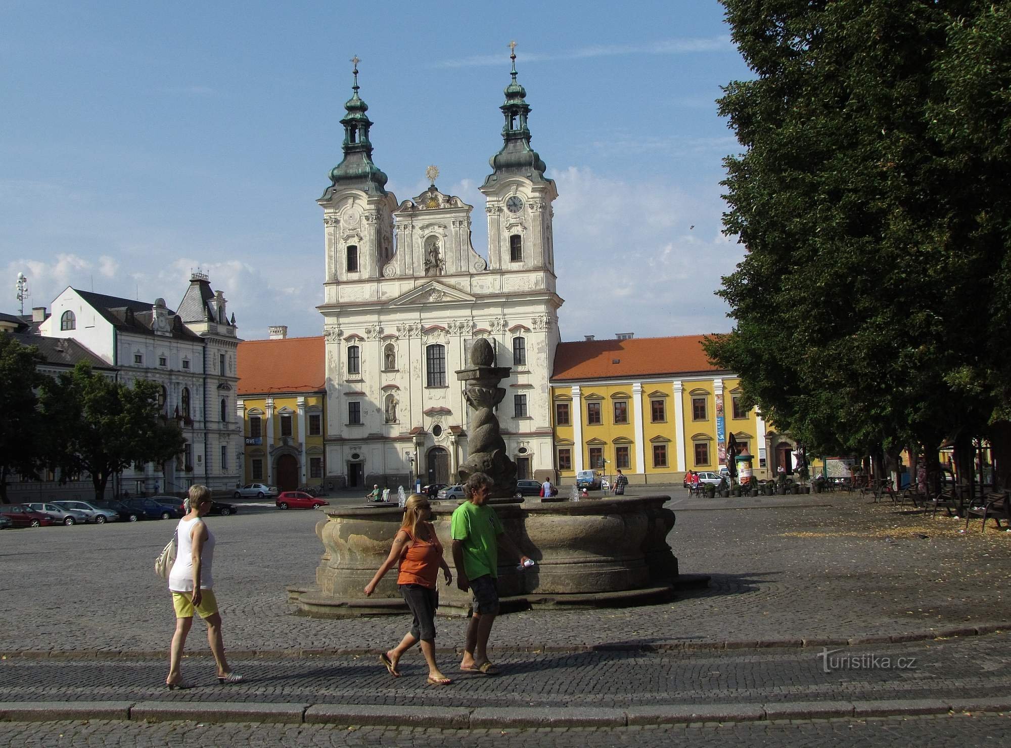 Stadshuset och barock jesuitkomplex