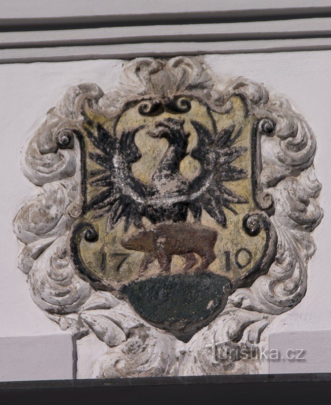 Герб города на ратуше