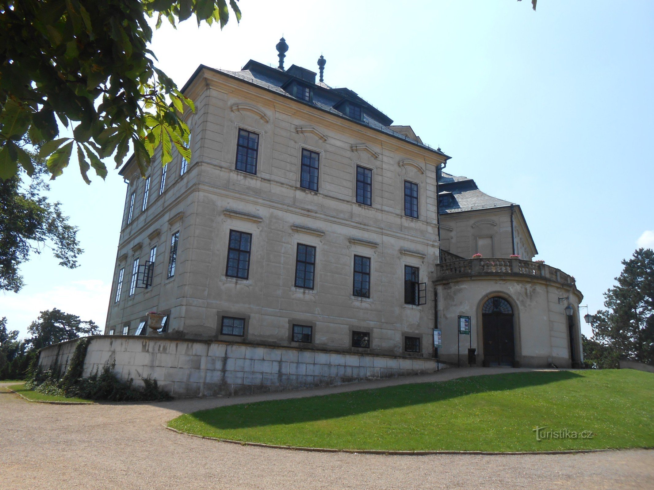 Entre os pavões no Castelo de Karlova Koruna