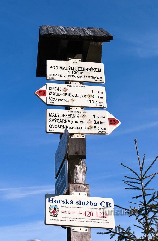 Mezi Výrovkou a Malým Jezerníkem