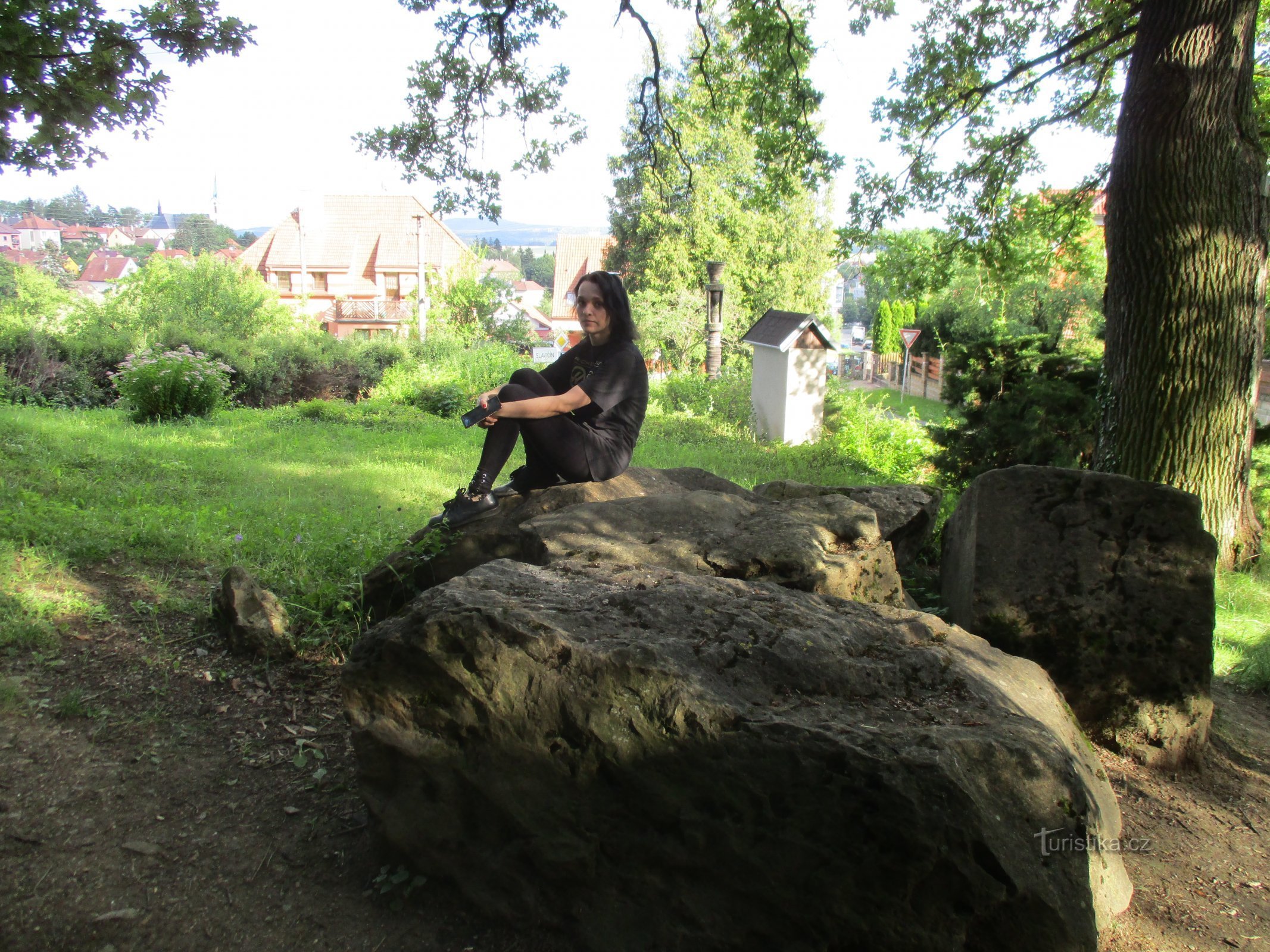 Platz vor dem Haupteingang des Waldparks