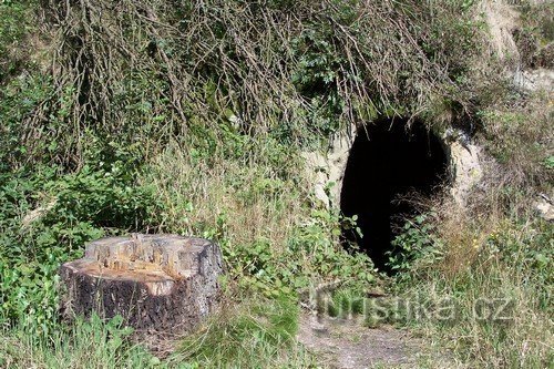 Passiamo una grotta...