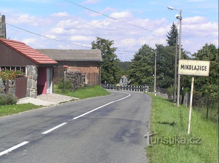 Mikolajice : Entrée depuis le village