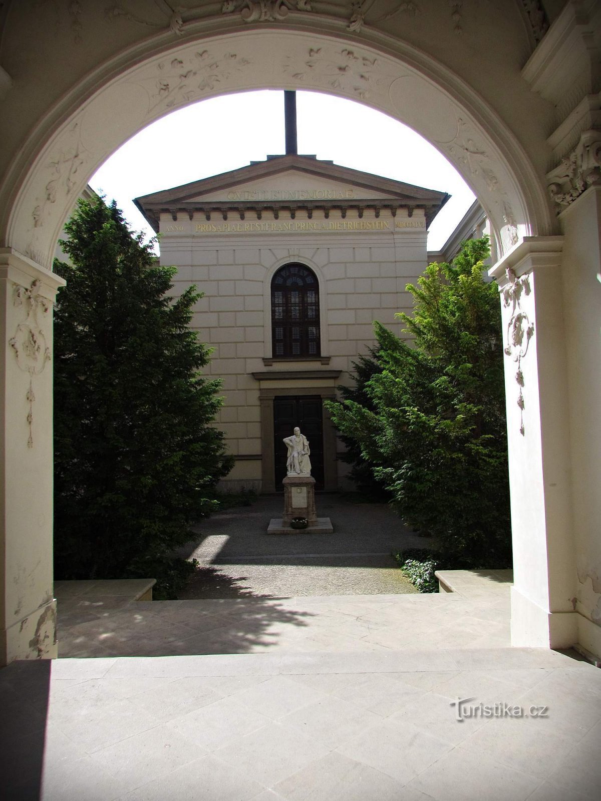 Mikulov - mormântul lui Dietrichstein