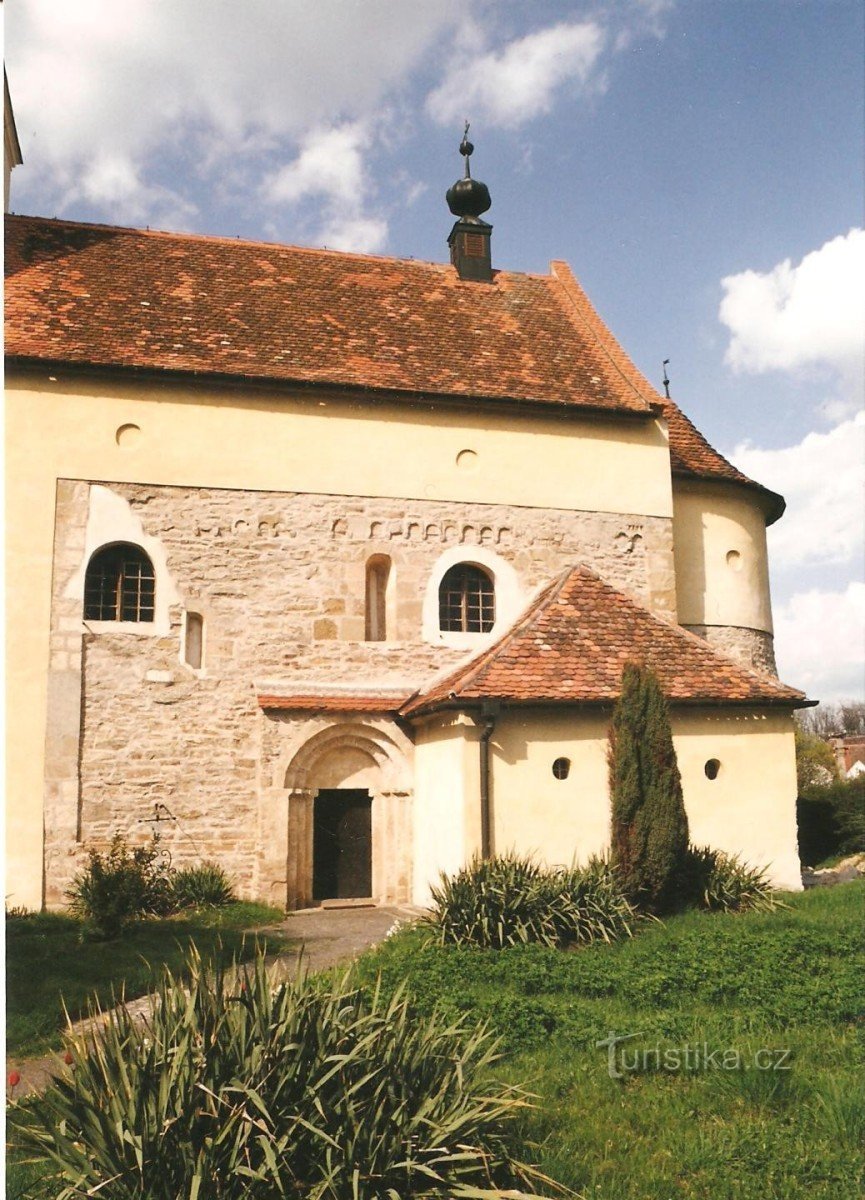 Mikulovice - Biserica Sf. Petru și Pavel