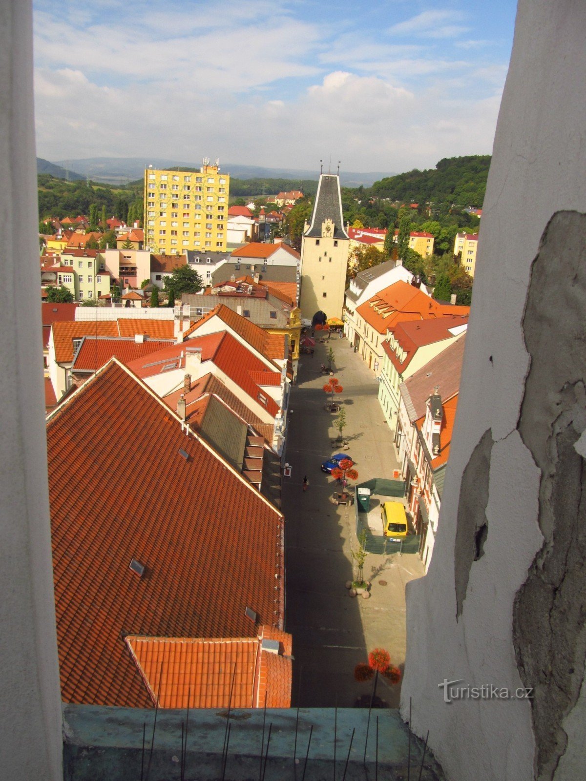 Mikulovpoort in Kadani - uitzicht vanaf de stadhuistoren