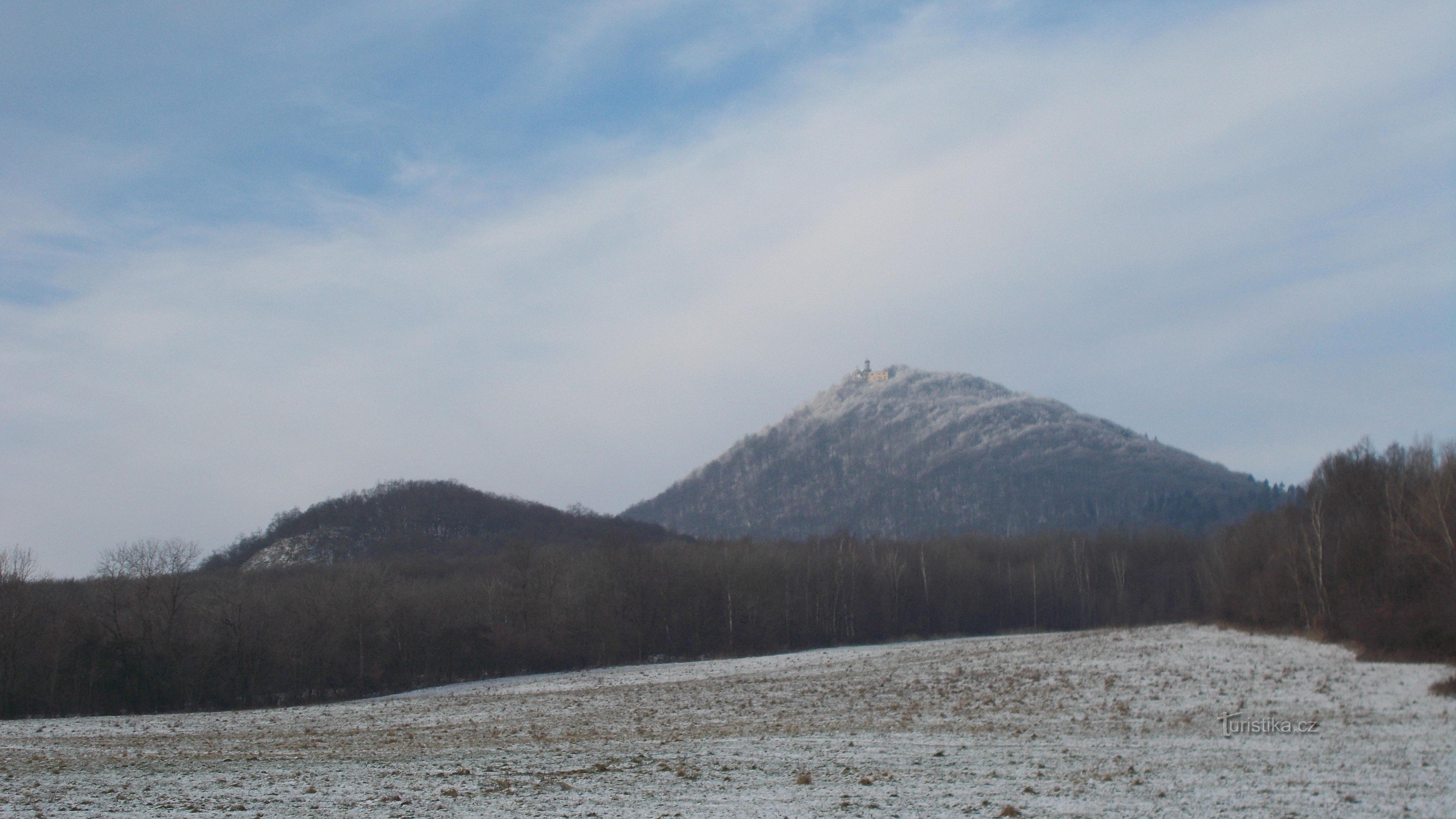 Milešovka in skala.