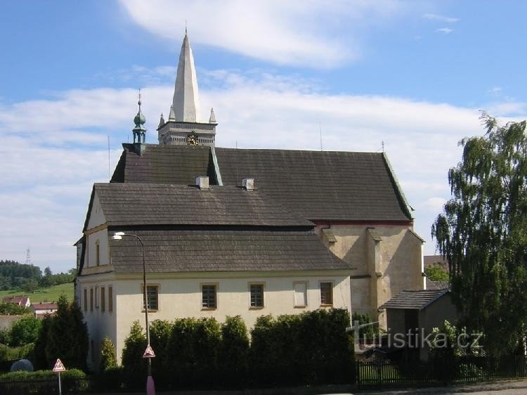 Miličín - kościół: Miličínski kościół jest naprawdę piękny, niestety wciąż niedostępny