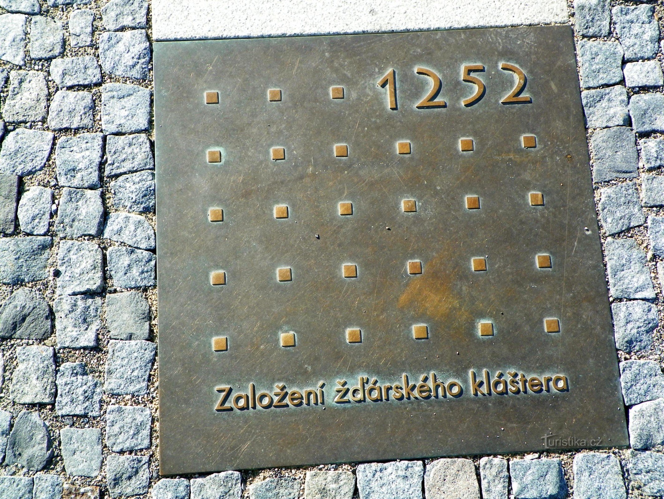 Kamień milowy na osi czasu Žďára