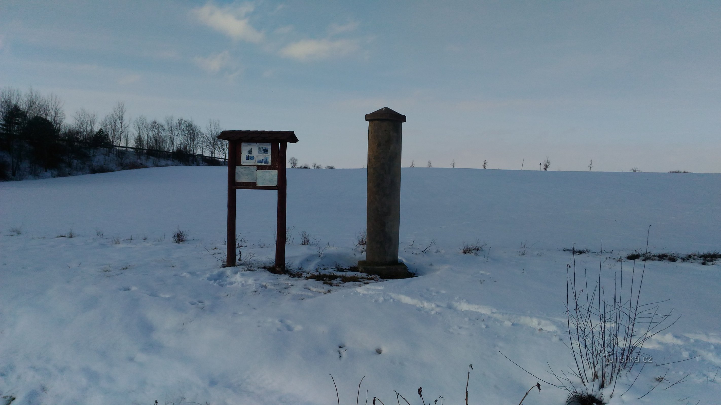 A milestone in Panenské Týnec.