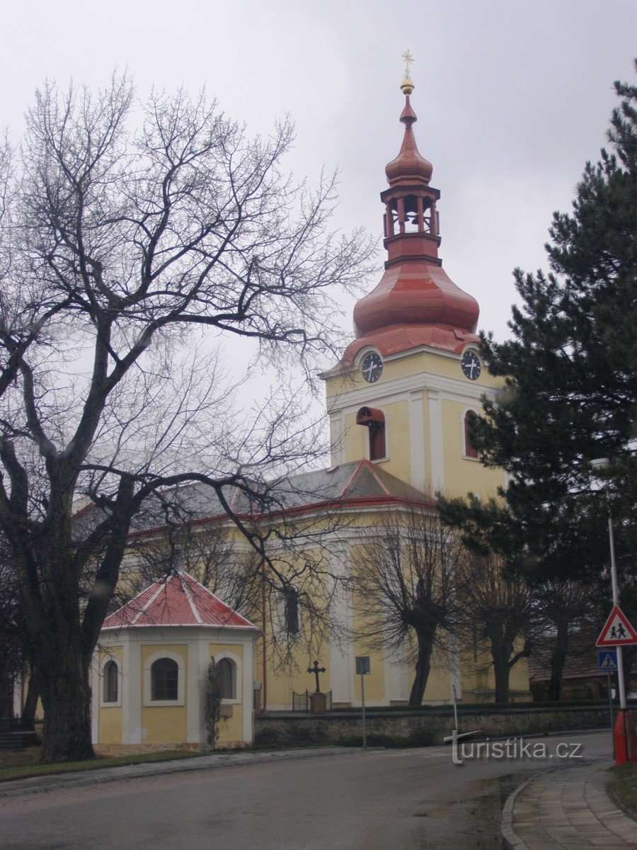 Milovice - kirkko