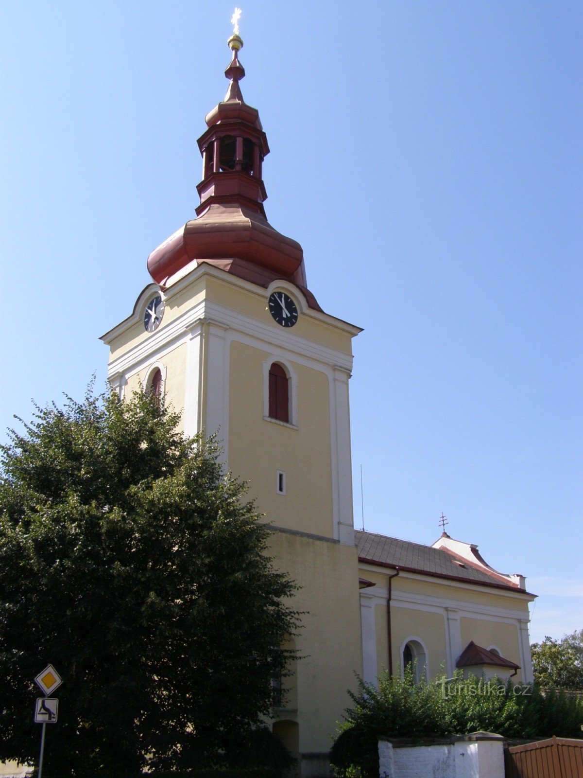 Milovice - cerkev