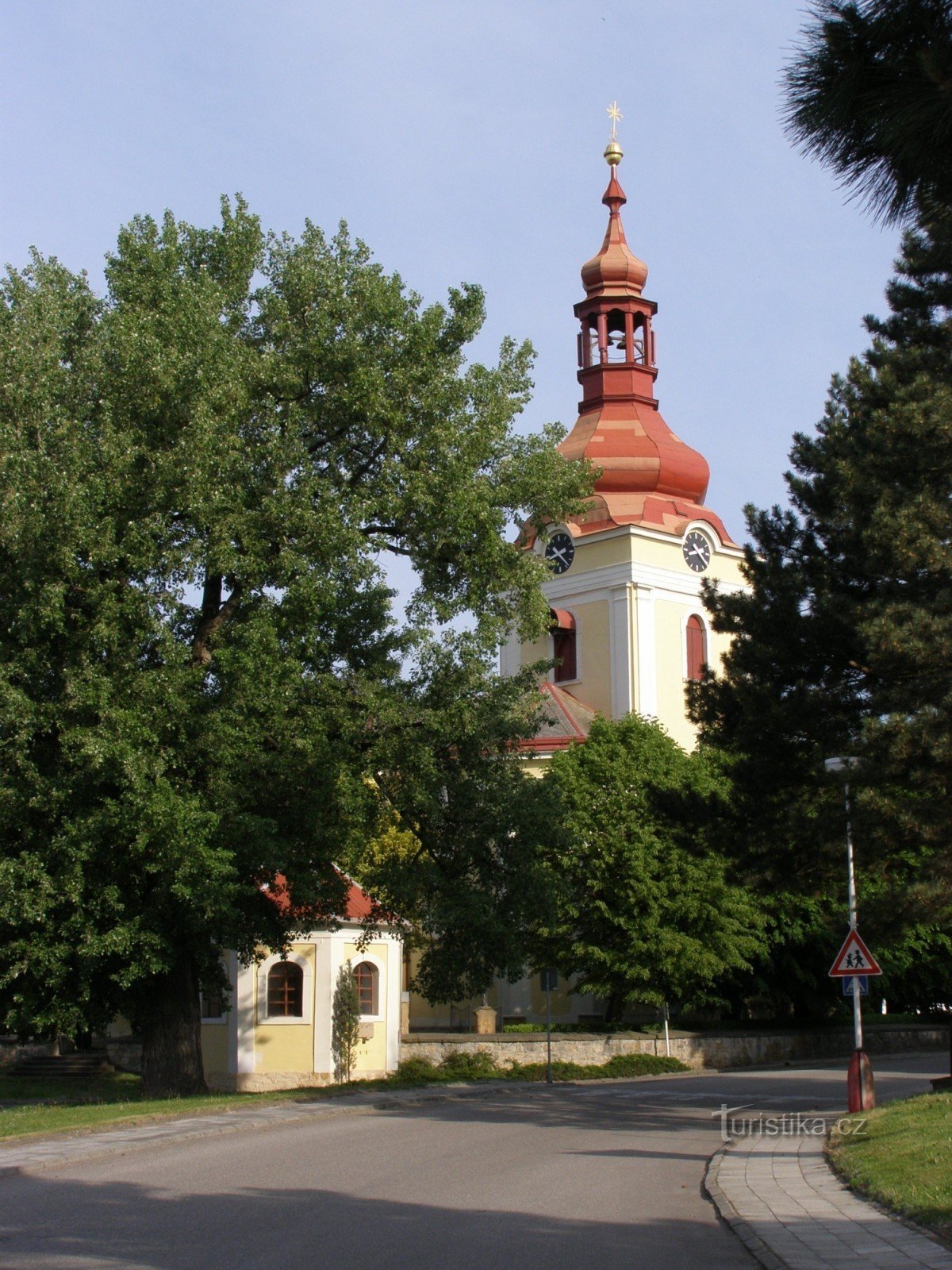 Milovice u Hořice - kościół św. Piotra i Pawła