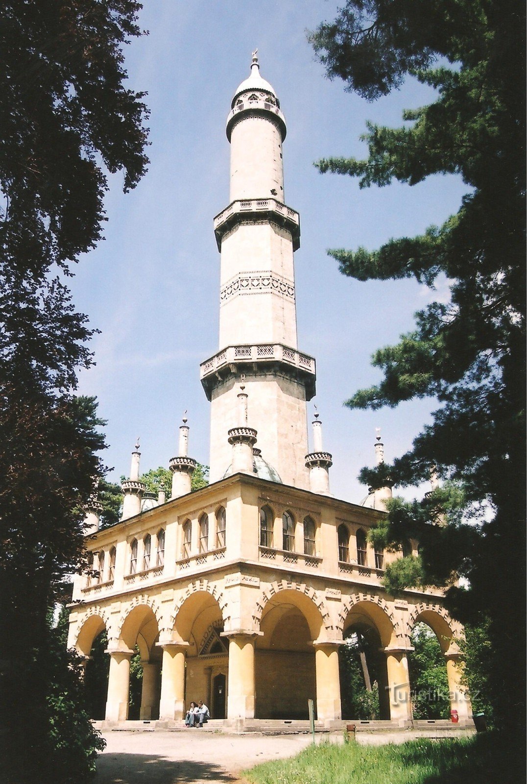 Minaret a Lednické Parkban