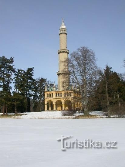 Minaret in winter: You will see such an unusual sight if you run behind it