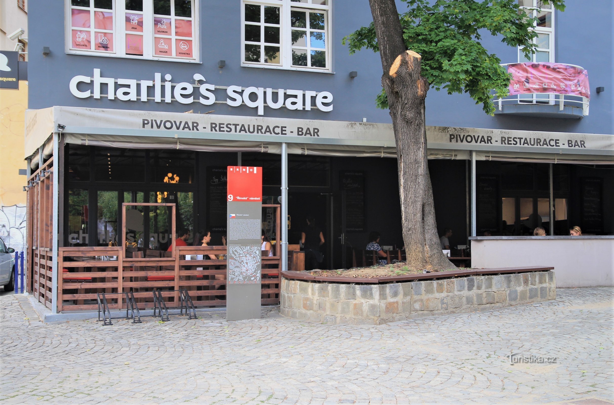 Charlie's Square mikrobryggeri med en stilfuld restaurant