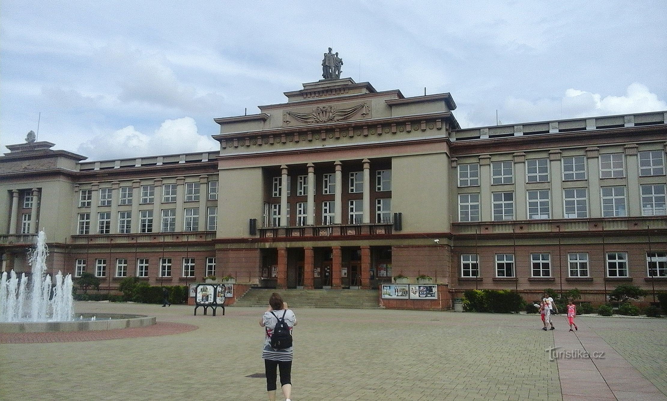 Friedensplatz in Ostrov