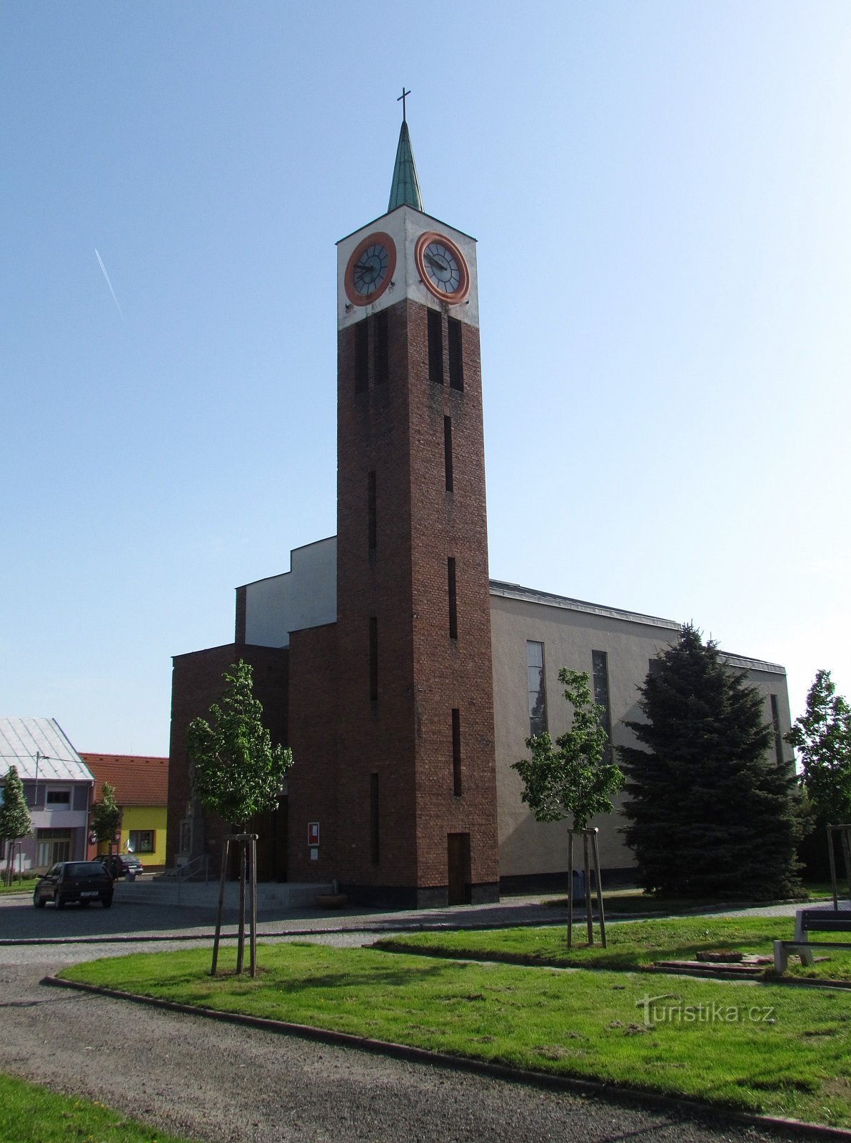 Míškovice - εκκλησία από την Gahura