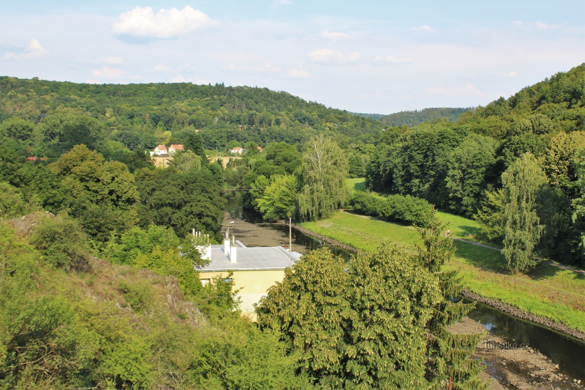 Stedet, hvor Svratka-floddalen skulle bygges bro