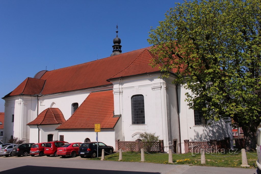 Mladá Vožice, nhà thờ St. Martin từ phía nam