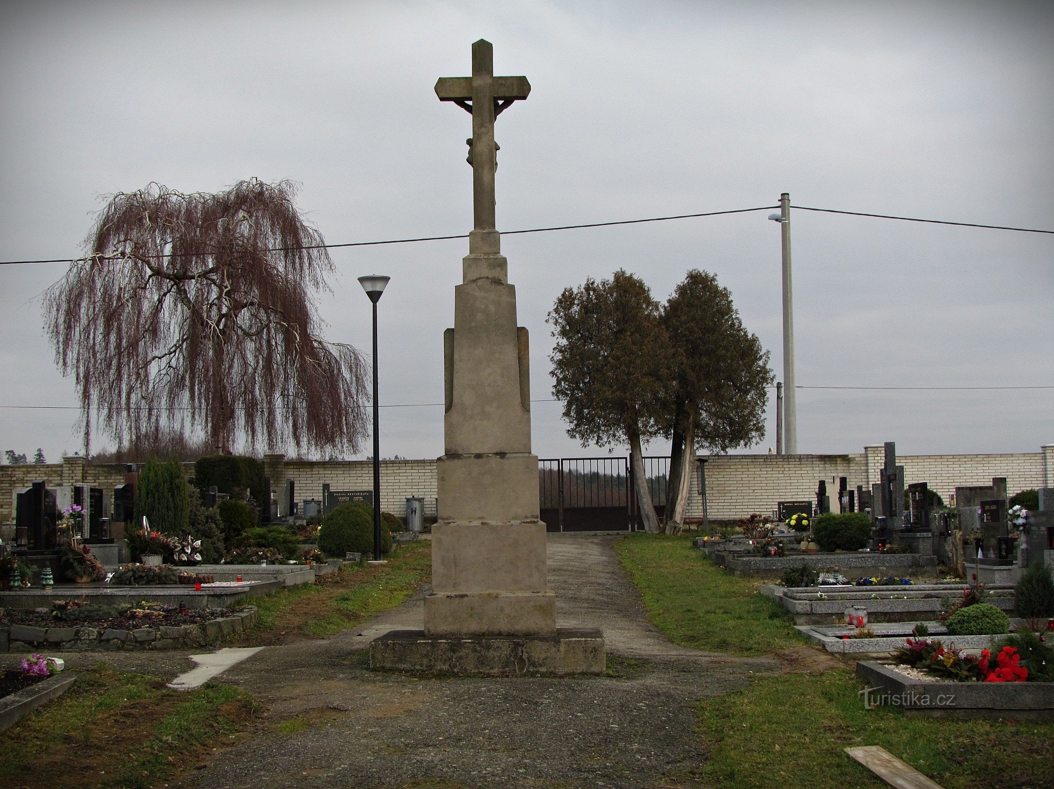 Mladcová - kirkegård
