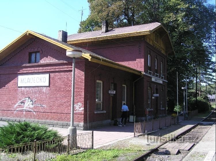 Mladecko: estação ferroviária na aldeia