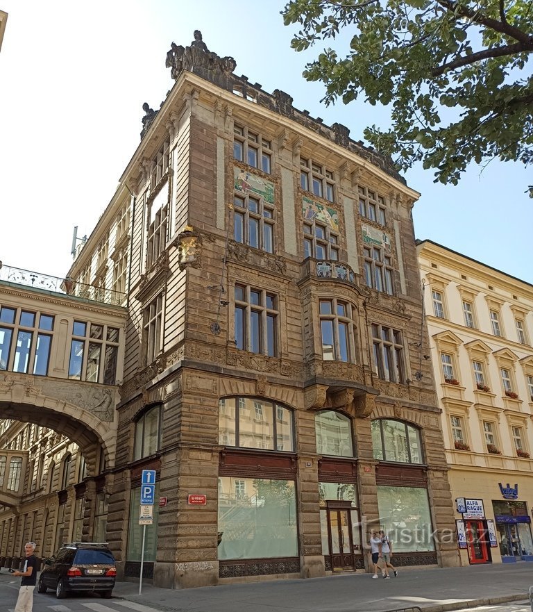 clădire mai tânără - 1909 - 1911