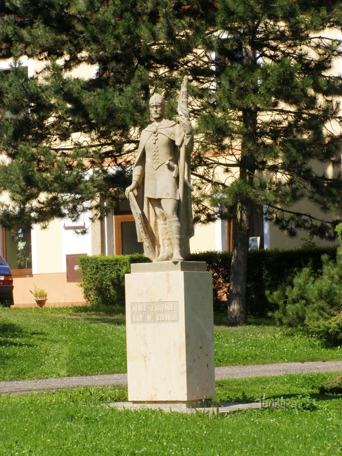 Mlázovice - náměstí Na Trávníku, St. Venceslau