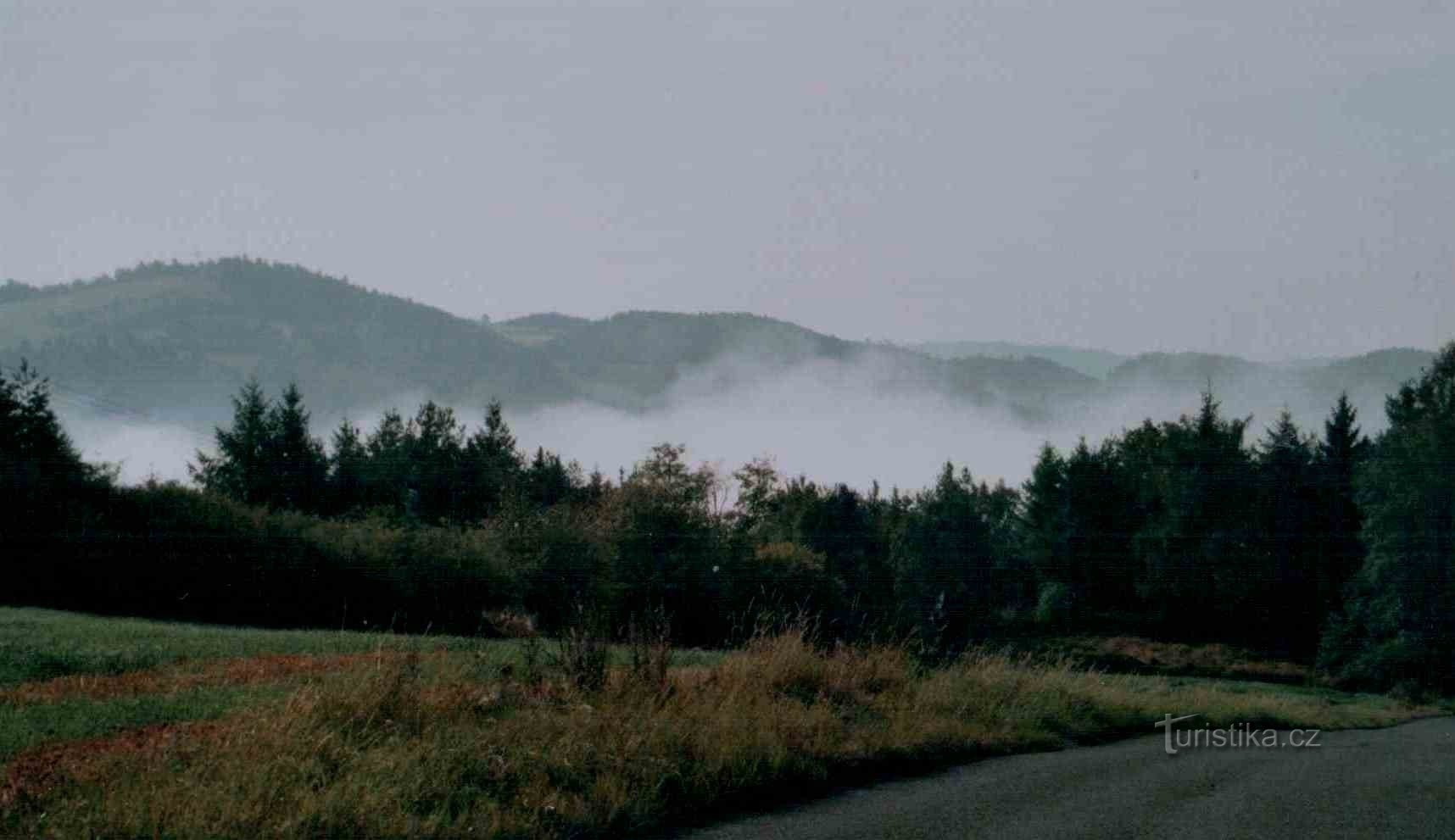 megla nad dolino Vltave