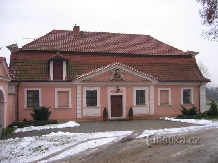 Mill in Sazena: Frontal view of the main entrance