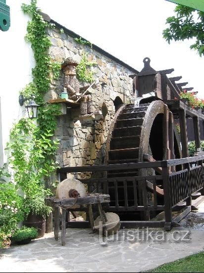 Roda de moinho em Brusné
