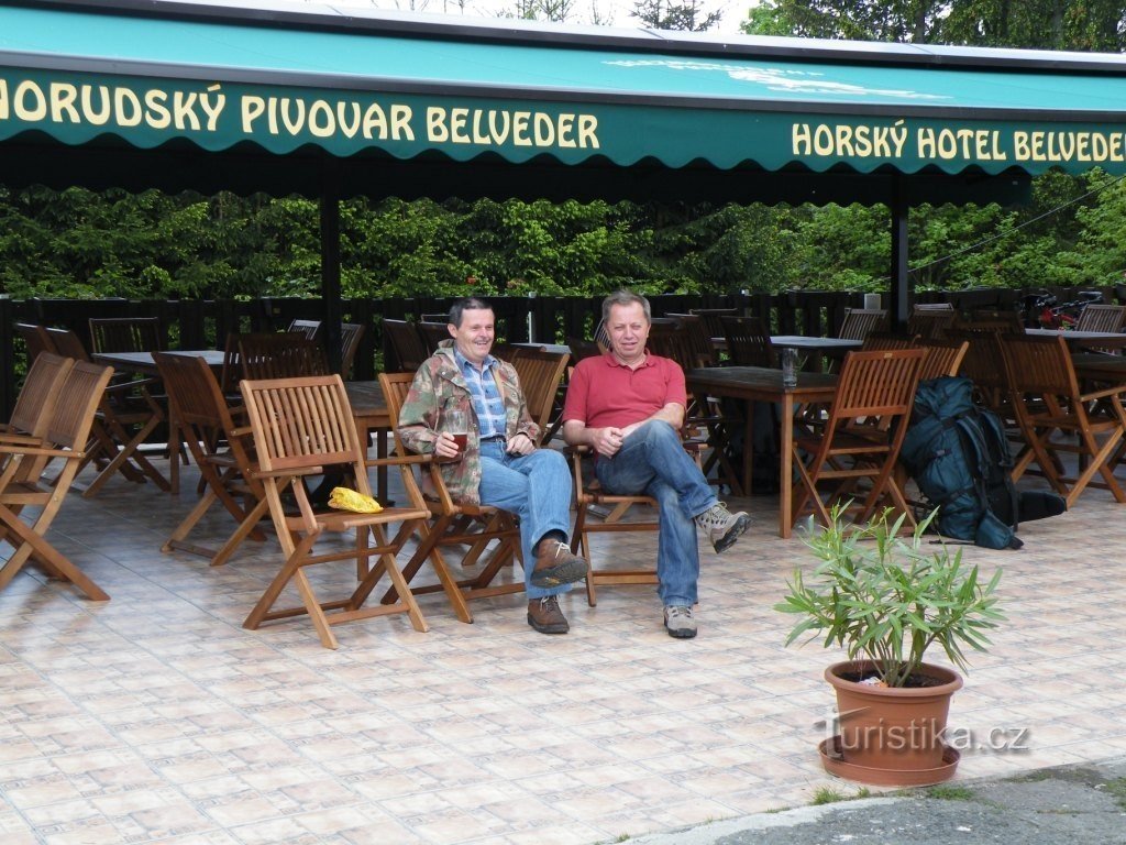 Mnipivovar 和 Belveder nad Železná Ruda 酒店